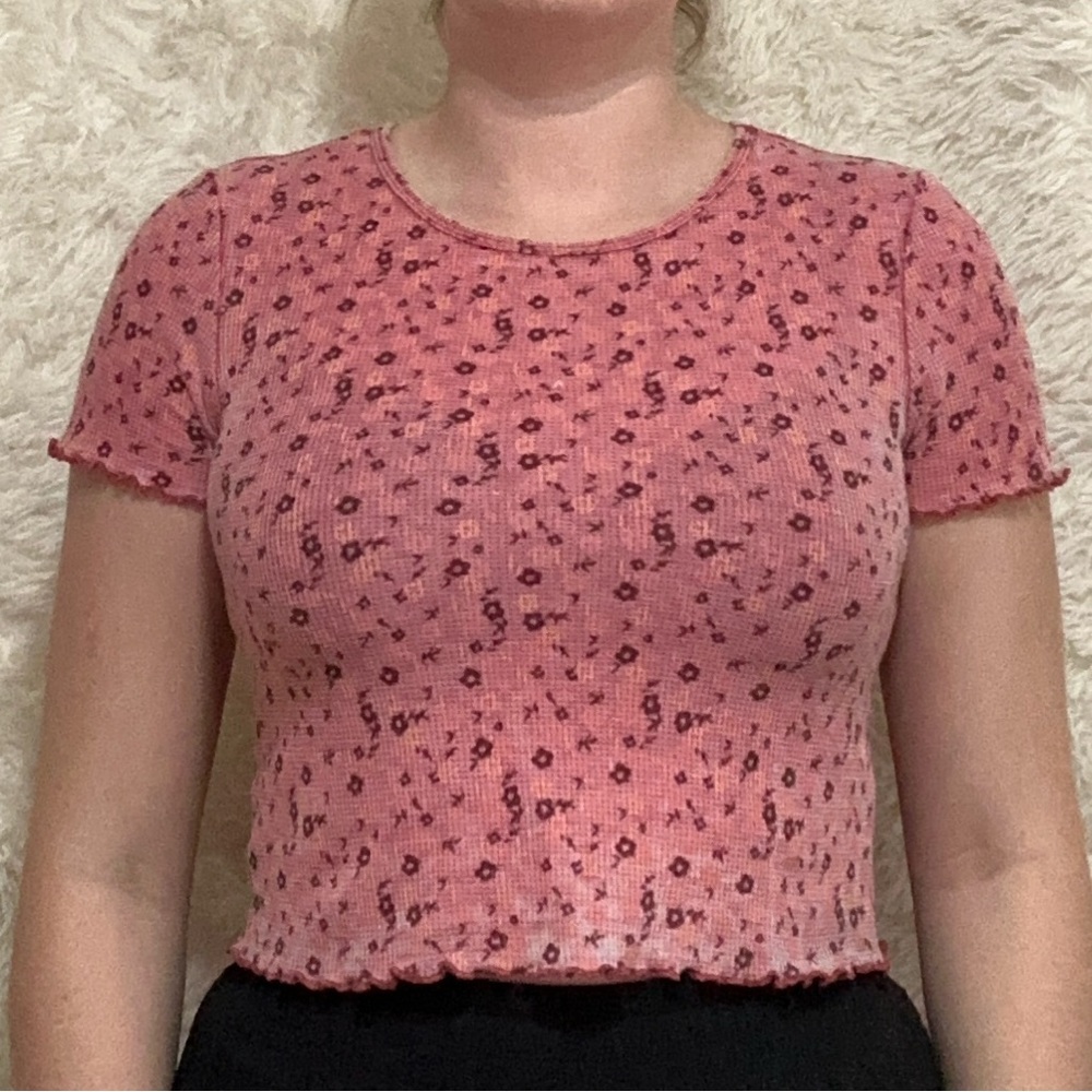 American Eagle Pink Floral Cropped Tee
